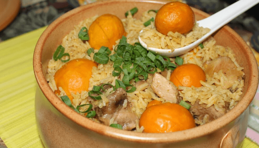 Arroz com frango e pequi