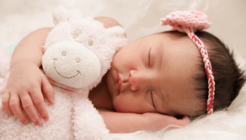 desenvolvimento bebê de 2 meses, dicas, fases e vacinas