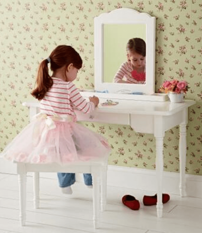 penteadeira infantil na decoração do quarto de menina com estilo